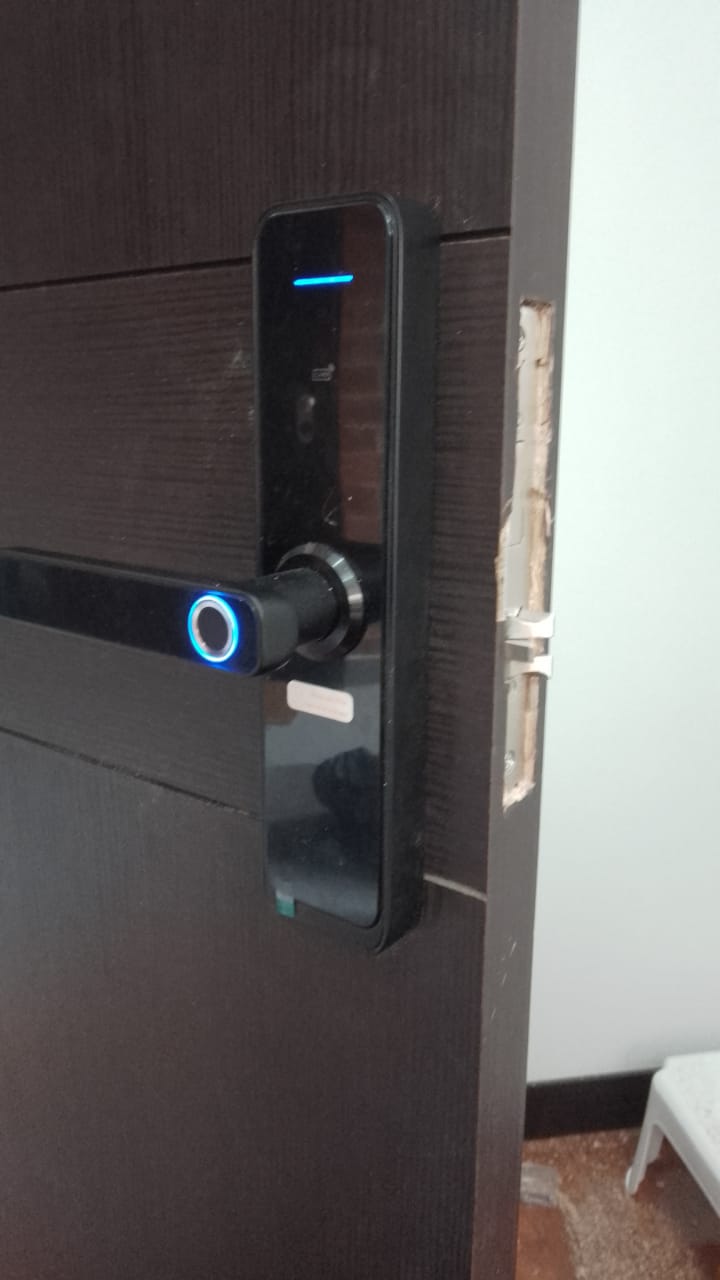 Trabajo de cerrajería - llaves y chips para vehículos